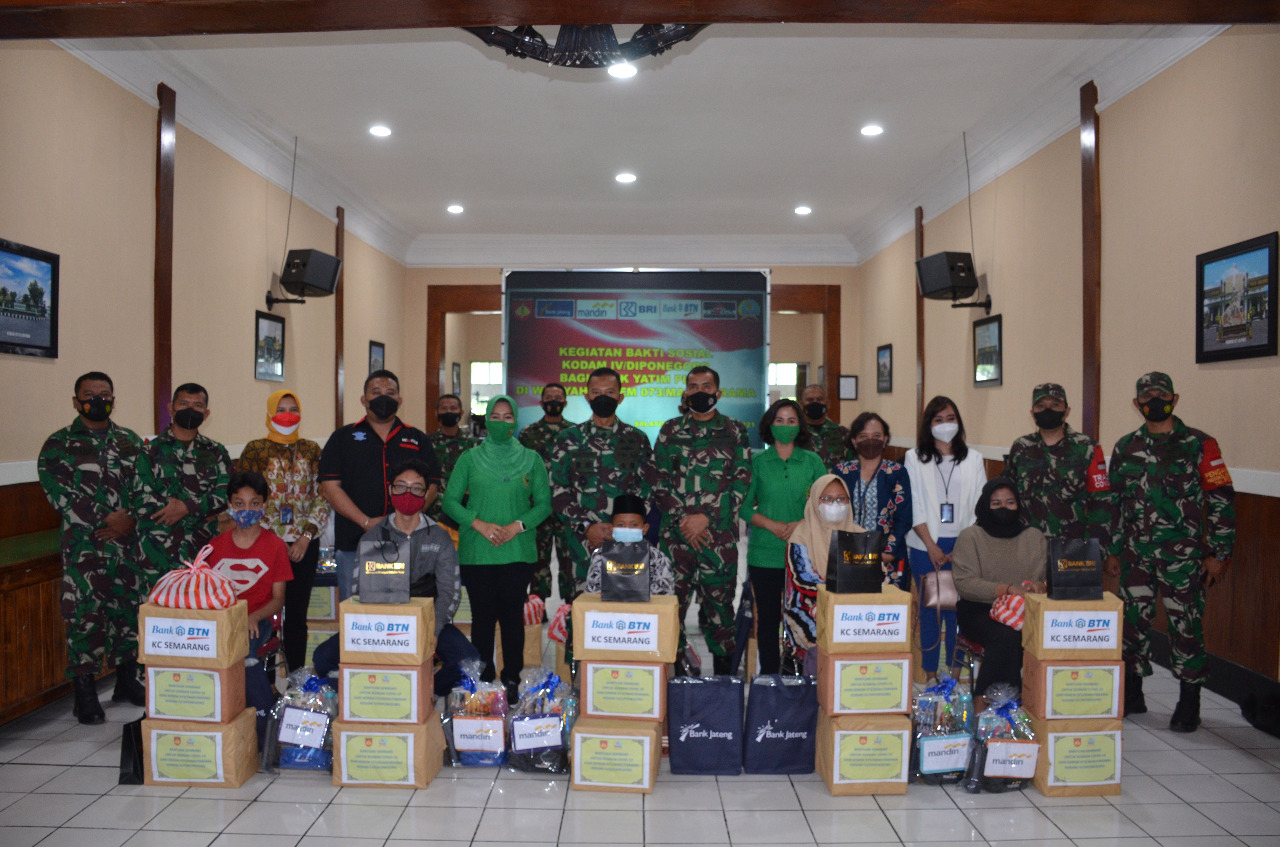 Korem 073/MKT Berikan Paket Sembako Dan Santuni Anak Yatim Piatu Di Wilayah Kota Salatiga